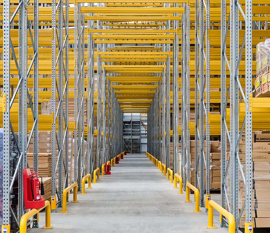 large pallet racking with overhang