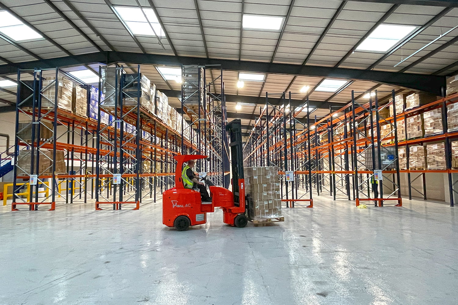 Leeds warehouse pallet racking installation